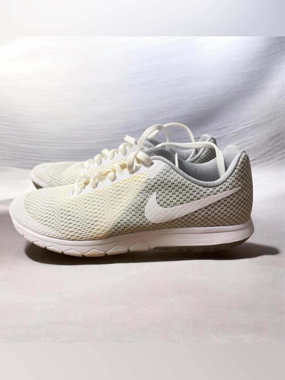 Nike Flex Experience RN 6 Sneakers Cream Gray Size 8.5 Lightweight Running